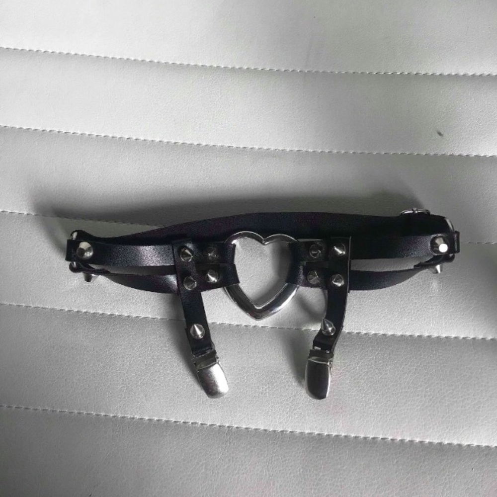 BRAND NEW Goth/Grunge Leg Garter
